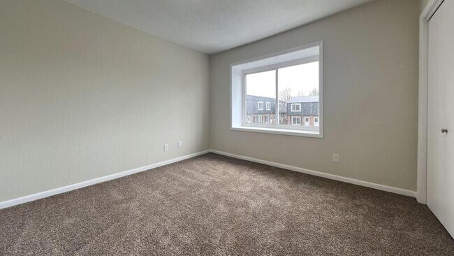 Building Photo - 17 Lee Cir