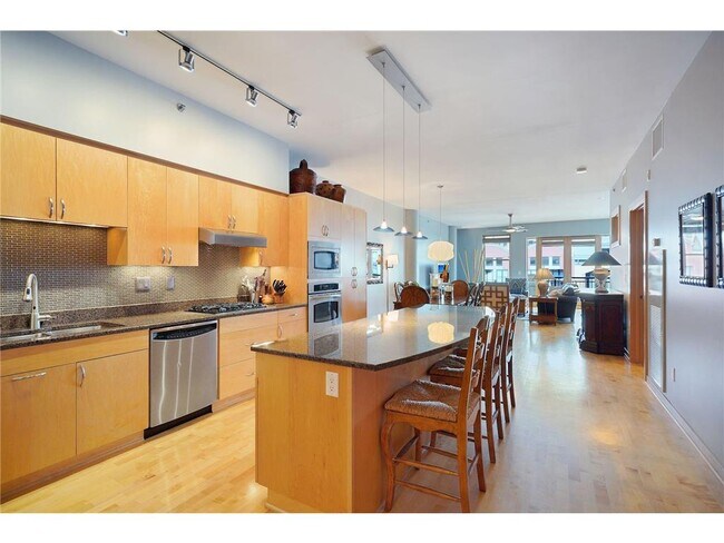 Building Photo - 401 N 2nd St