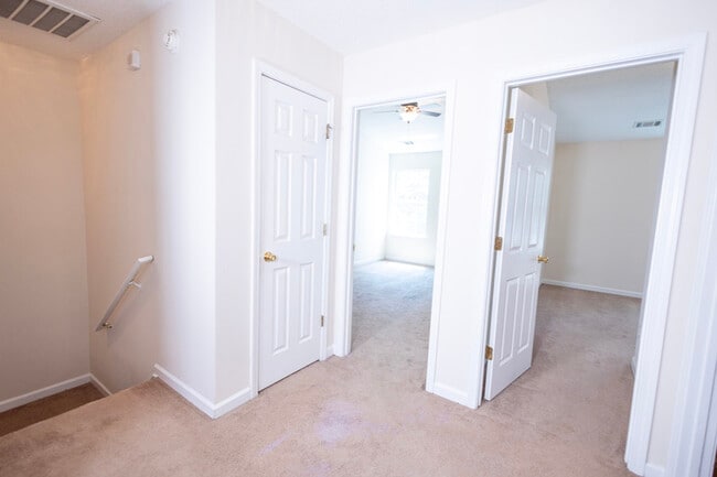 Building Photo - 2833 Parkway Close