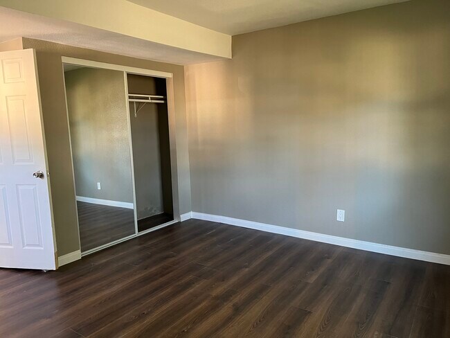 Building Photo - 1376 Villa St