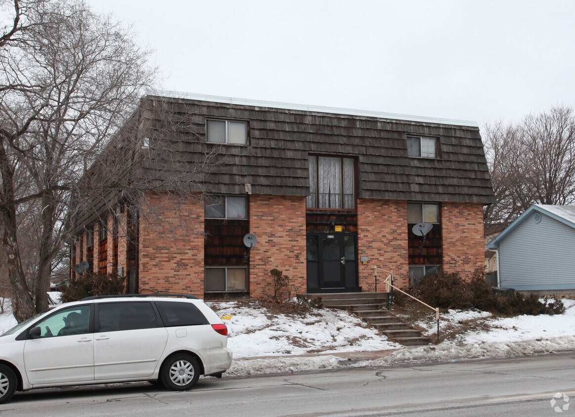 Building Photo - 2112 44th Ave N