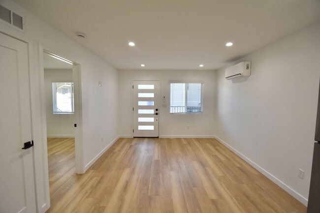 Building Photo - 14418 Dickens St