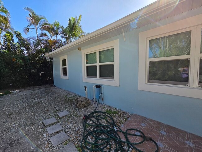 Building Photo - 1008 Macy St