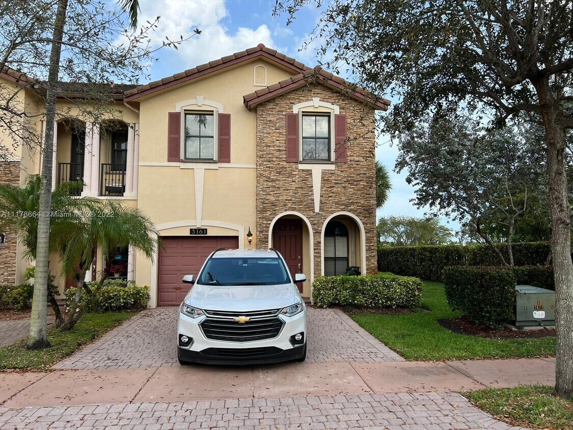 3161 NW 102nd Pl, Doral, FL 33172 Townhome Rentals in Doral FL