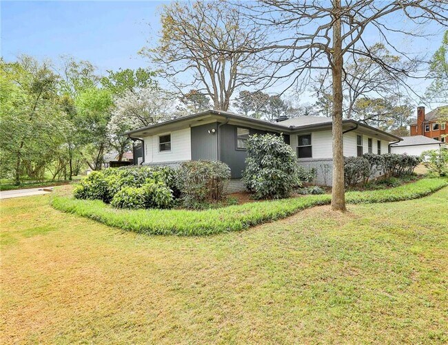 Foto del edificio - 2037 Lively Ridge Rd NE