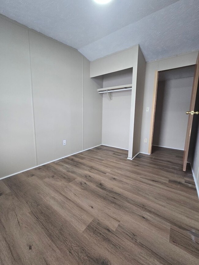 Building Photo - 3 Bed 2 Bath Mobile Home