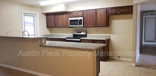 Building Photo - 1520 E Verlea Dr