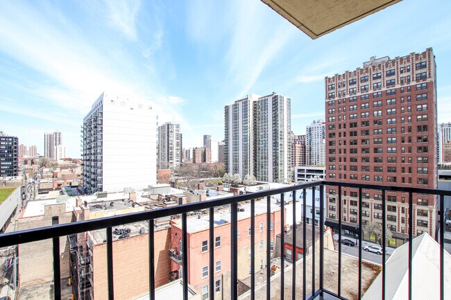 Building Photo - 1212 N La Salle St