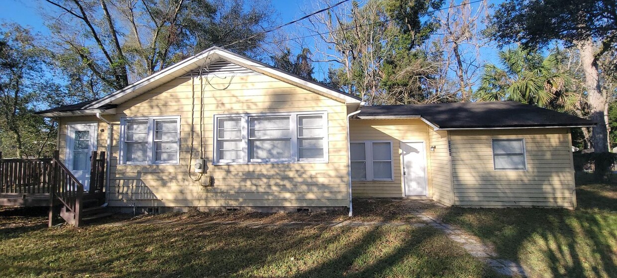 Foto principal - 9040 Jackson Ave