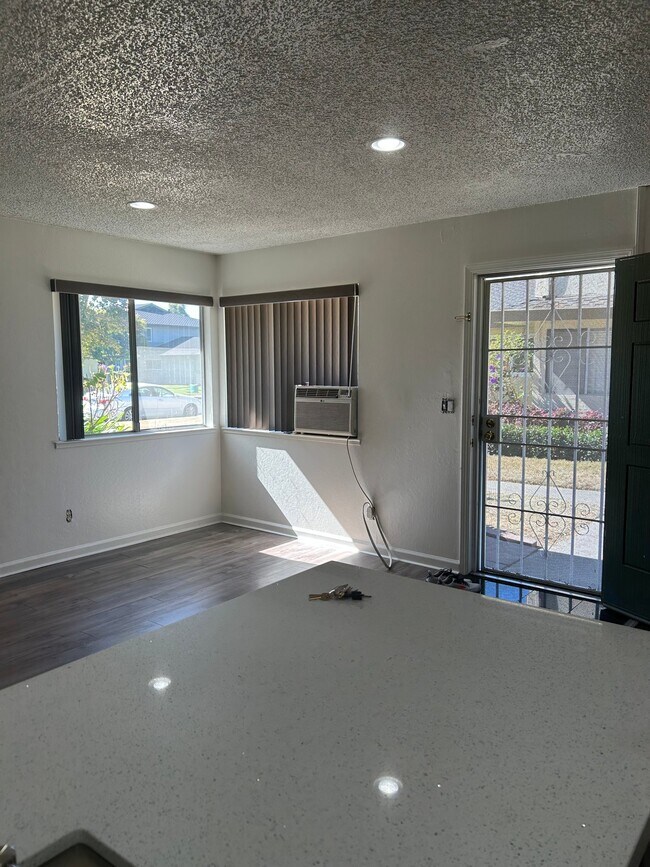 Foto del edificio - 2241 Partridge Way