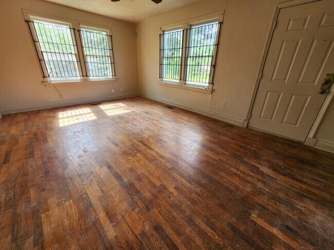 Foto del edificio - 3217 W 23rd St