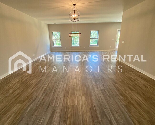 Foto del edificio - MOVE IN SPECIAL!!! - Spacious Home for Ren...