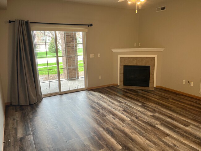 Foto del edificio - 560 N Kansas Ave