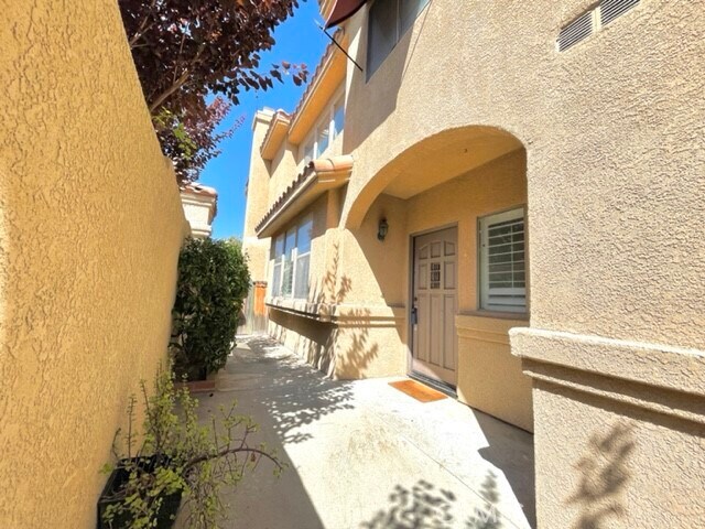 Building Photo - 2036 Villa Del Lago Dr