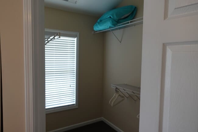 Building Photo - 3304 Chastain Gardens Dr NW