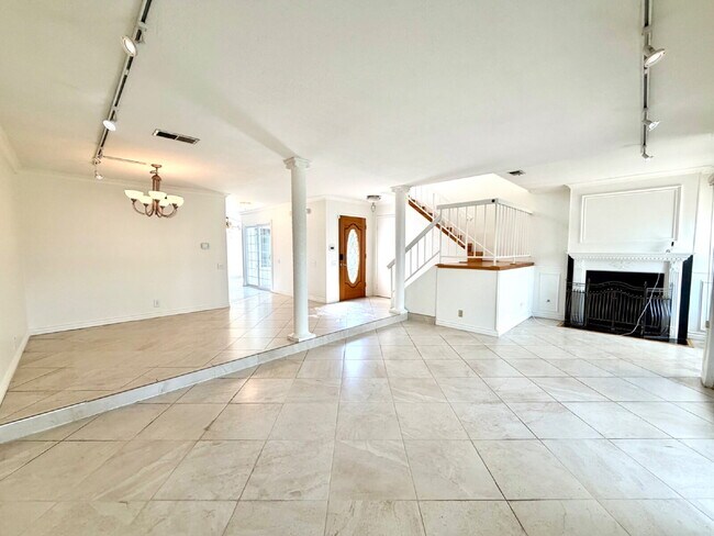 Building Photo - Great location in Lake Forest!