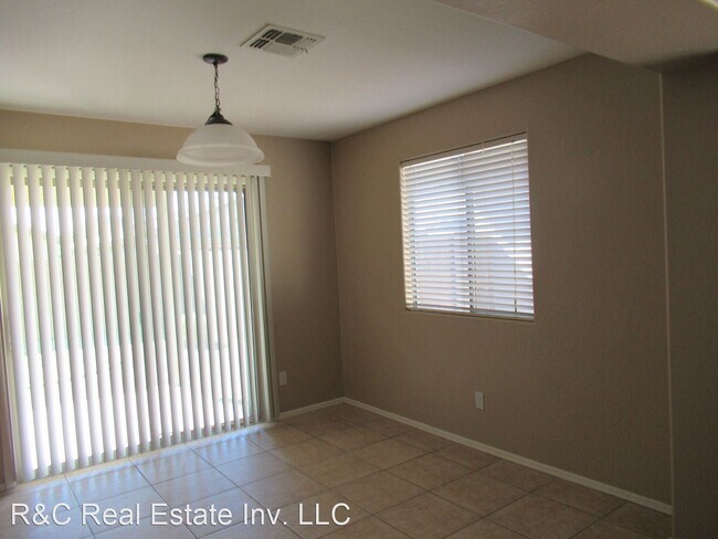 Building Photo - 4 br, 2 bath House - 95 W. Santa Gertrudis...