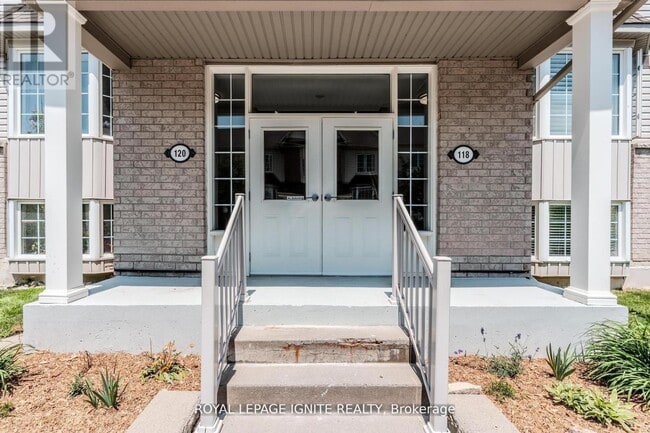 Building Photo - 120-120 Petra Way