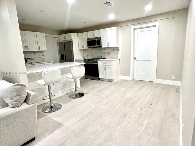 Foto del edificio - 318 SW 76th Terrace