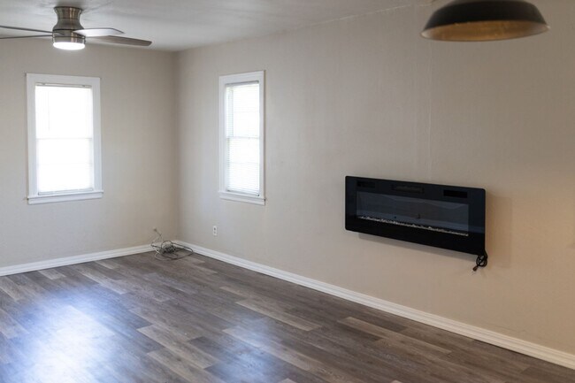 Foto del edificio - NEWLY RENOVATED!! Modern, Bright, 4 Bed 2 ...