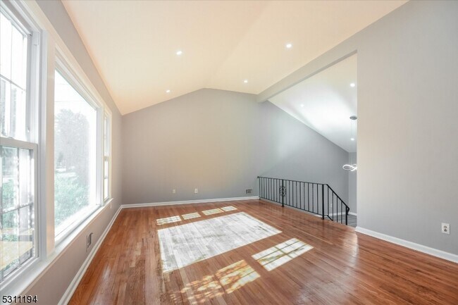Building Photo - 2 Biscay Dr