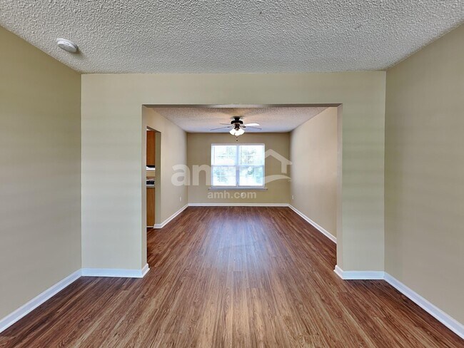 Building Photo - 3217 Marshlane Way