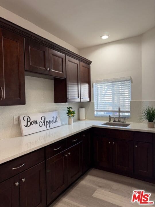 Foto del edificio - 4619 Melbourne Ave