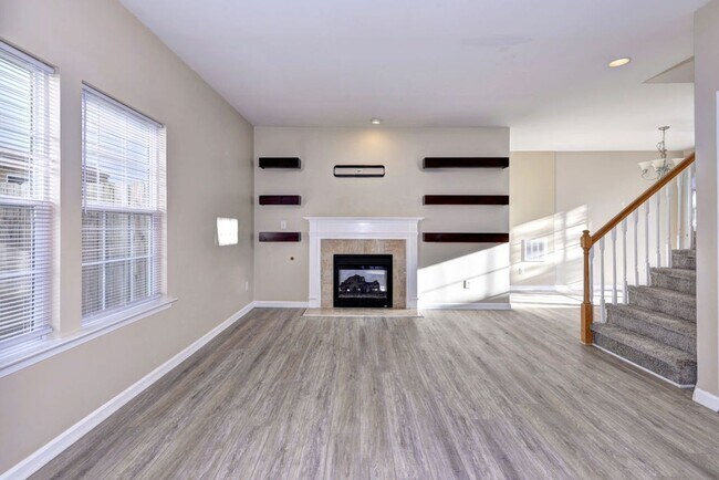 Building Photo - Updated Kiln Creek Home