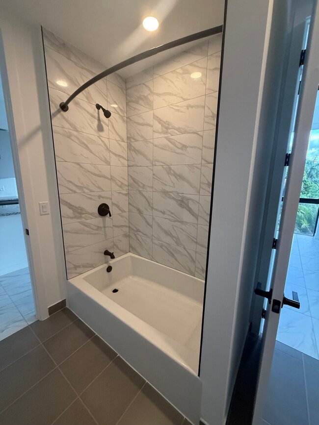 Foto del edificio - 2339 NE 173rd St