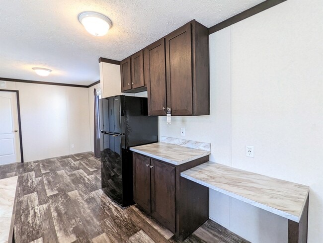 Building Photo - 688 Oregon St