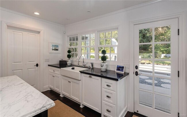 Foto del edificio - 5433 Castle Knoll Rd