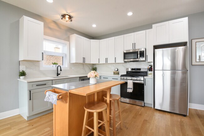 Foto del edificio - 4942 W Belden Ave