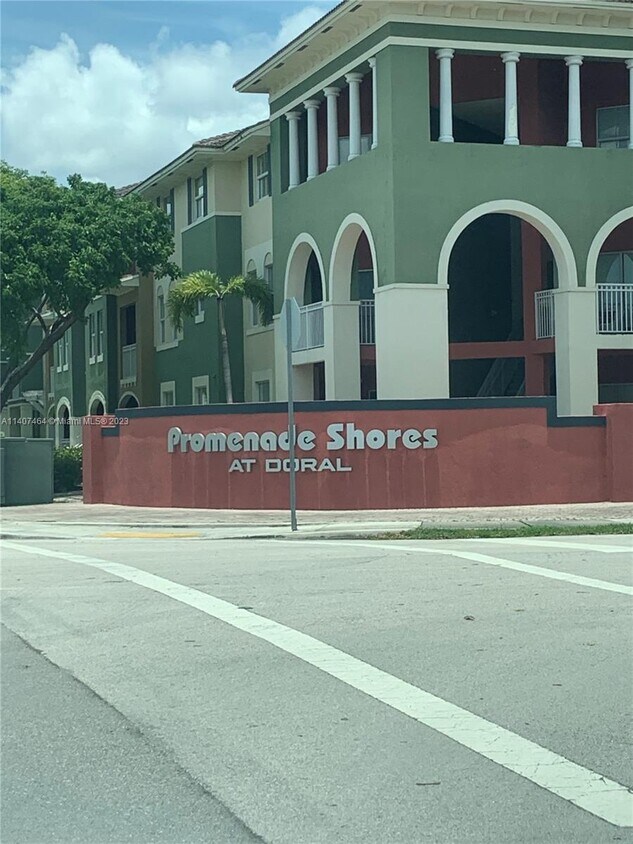 Foto principal - 10902 NW 83rd St