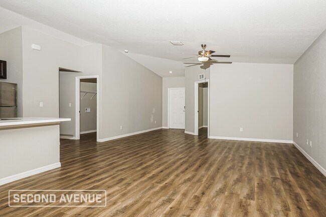 Foto del edificio - 18396 Moonshadow Ave.