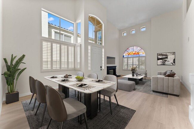 Foto del edificio - 4 Bed/2.5 Bath Vista Residence Beautifully...