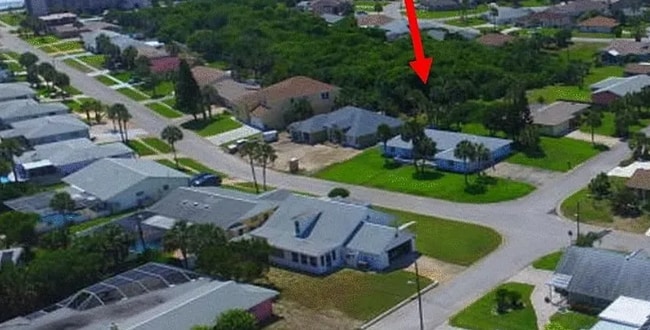 Building Photo - 24 Sunny Beach Dr