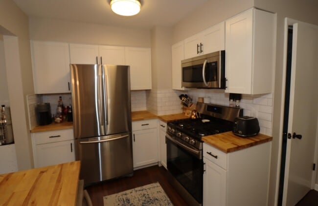 Building Photo - 3130 Reis Ave