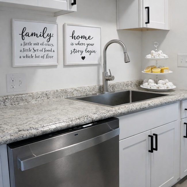 Building Photo - Newly Renovated 1 Bedroom Apartment