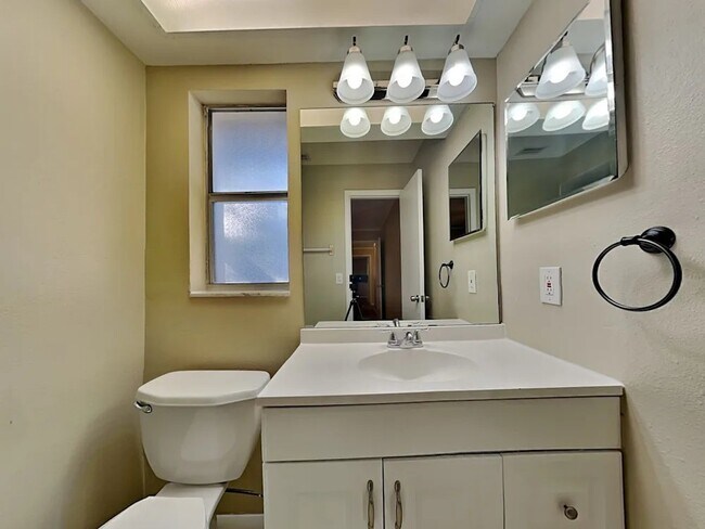 Foto del edificio - 109 Valley Cir