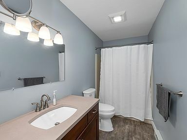 Foto del edificio - 76 Davis Rd