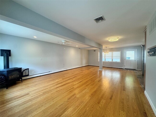 Foto del edificio - 44 Sterling Ave