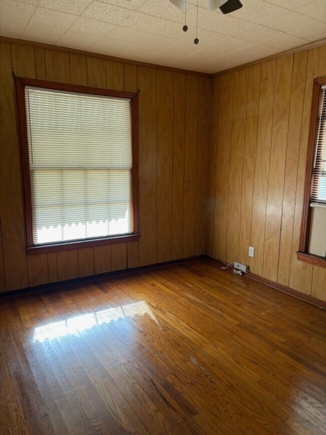 Building Photo - 3 bedroom 1 bath