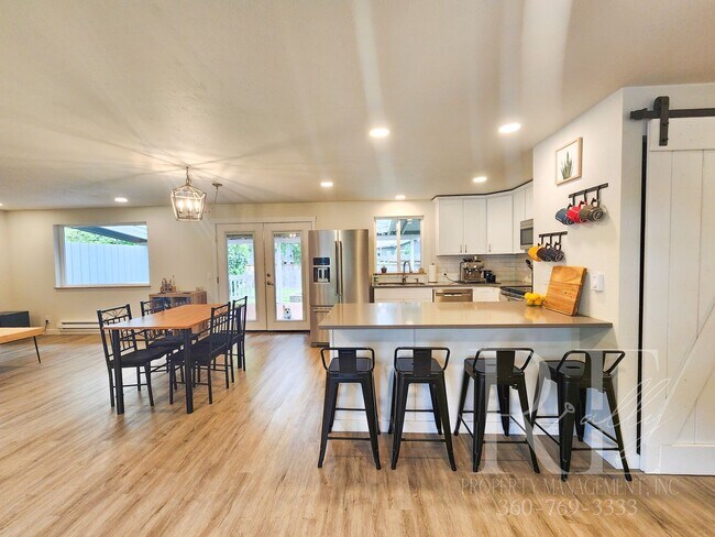 Foto del edificio - Rambler with Fantastic Covered Deck & Community Pool