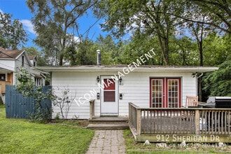 Building Photo - 912 Sheridan Dr