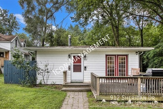 Building Photo - 912 Sheridan Dr