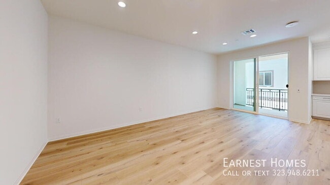 Building Photo - 2410 E Agave St