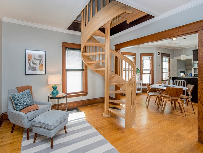 Building Photo - 961 18th Ave SE