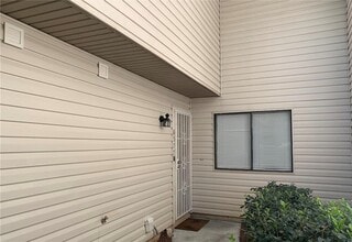 Building Photo - 8577 Parkside Dr