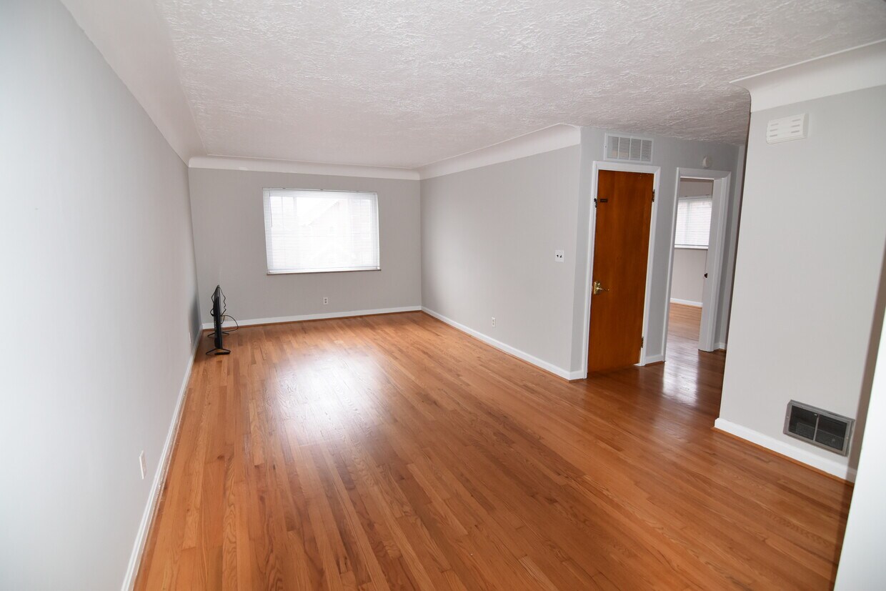 Living Room - 132 Bonnie Leslie Ave