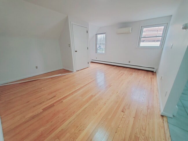 Building Photo - 12 Houston Ter